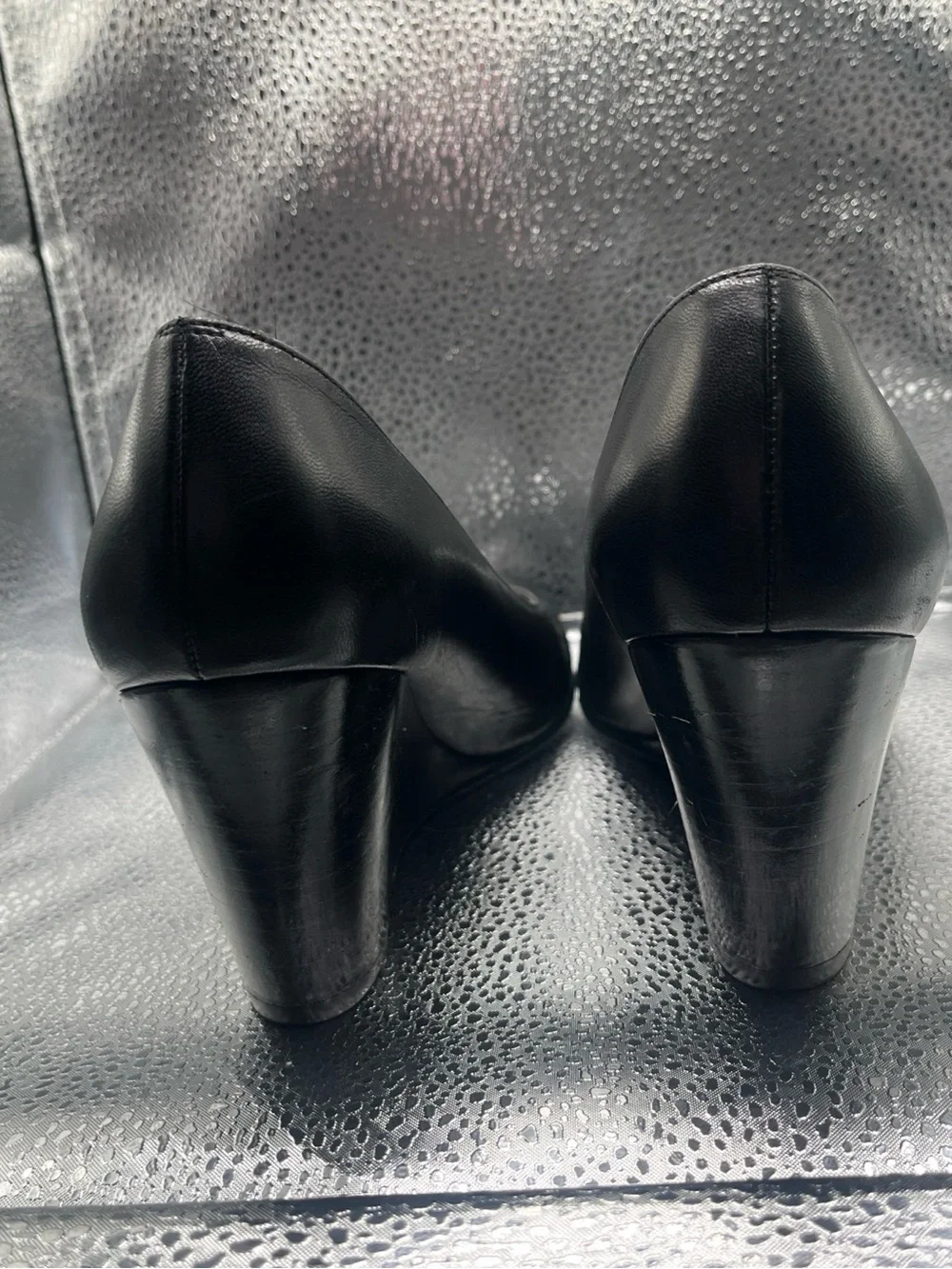Stuart Weitzman Black Leather Round-Toe Pumps